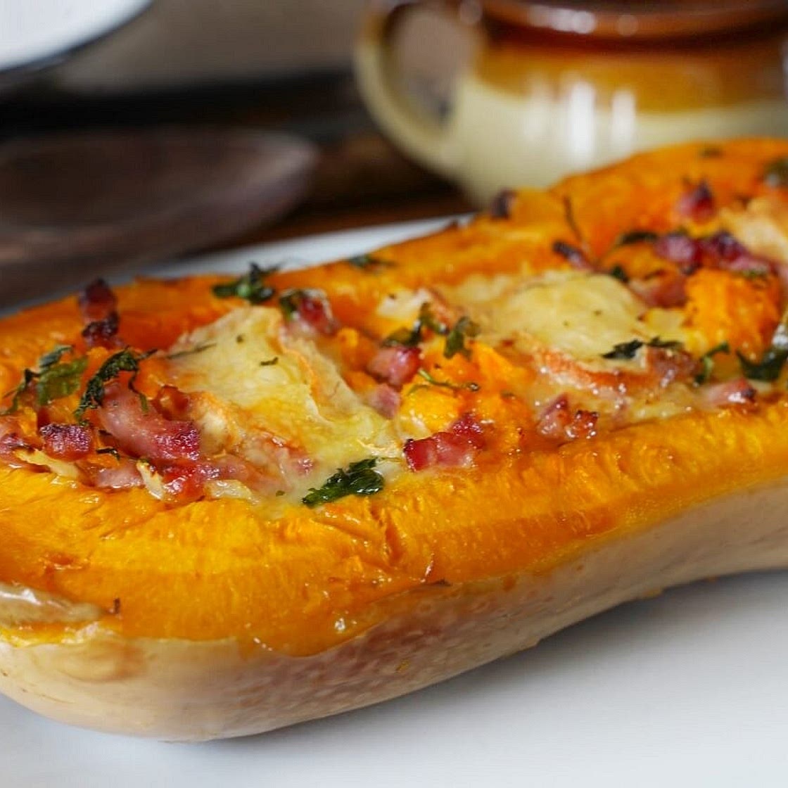 Butternut farcie au fromage et aux lardons