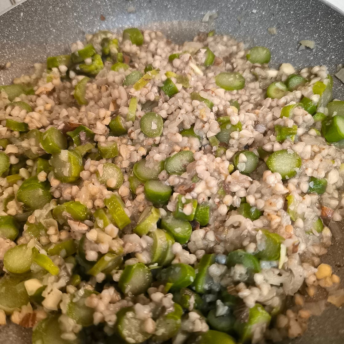 Grano saraceno con asparagi e mandorle
