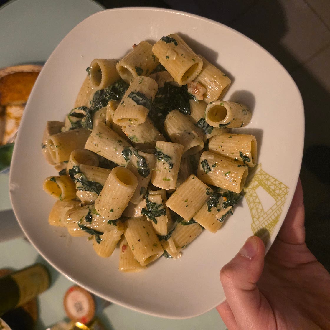 Rigatonis aux épinards, ail, et raclette
