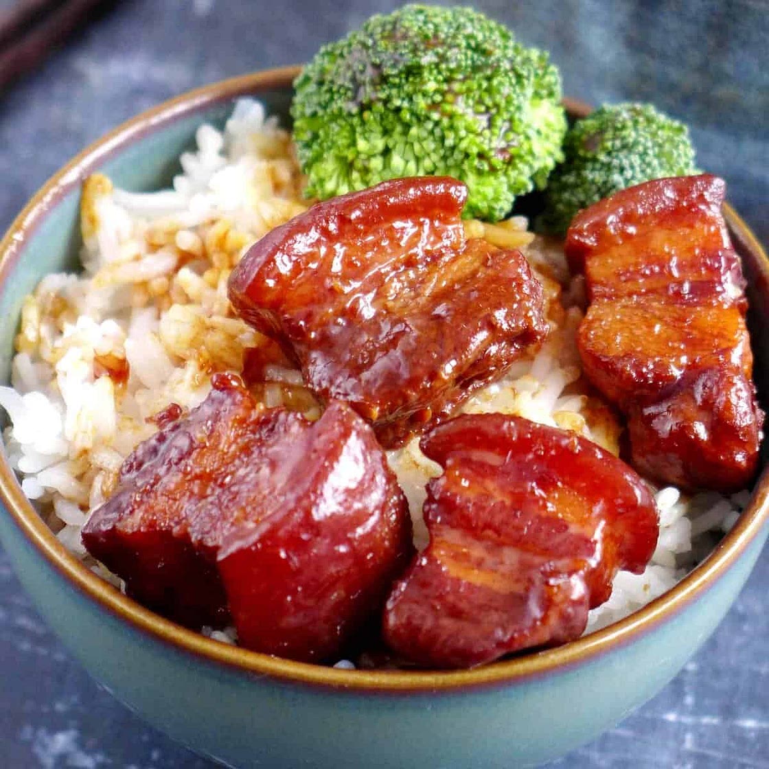 Braised Pork Belly (Hong Shao Rou/红烧肉), an Easy Version