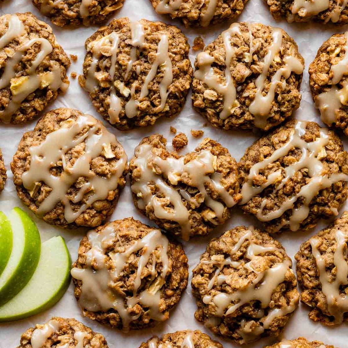 Apple Cinnamon Oatmeal Cookies