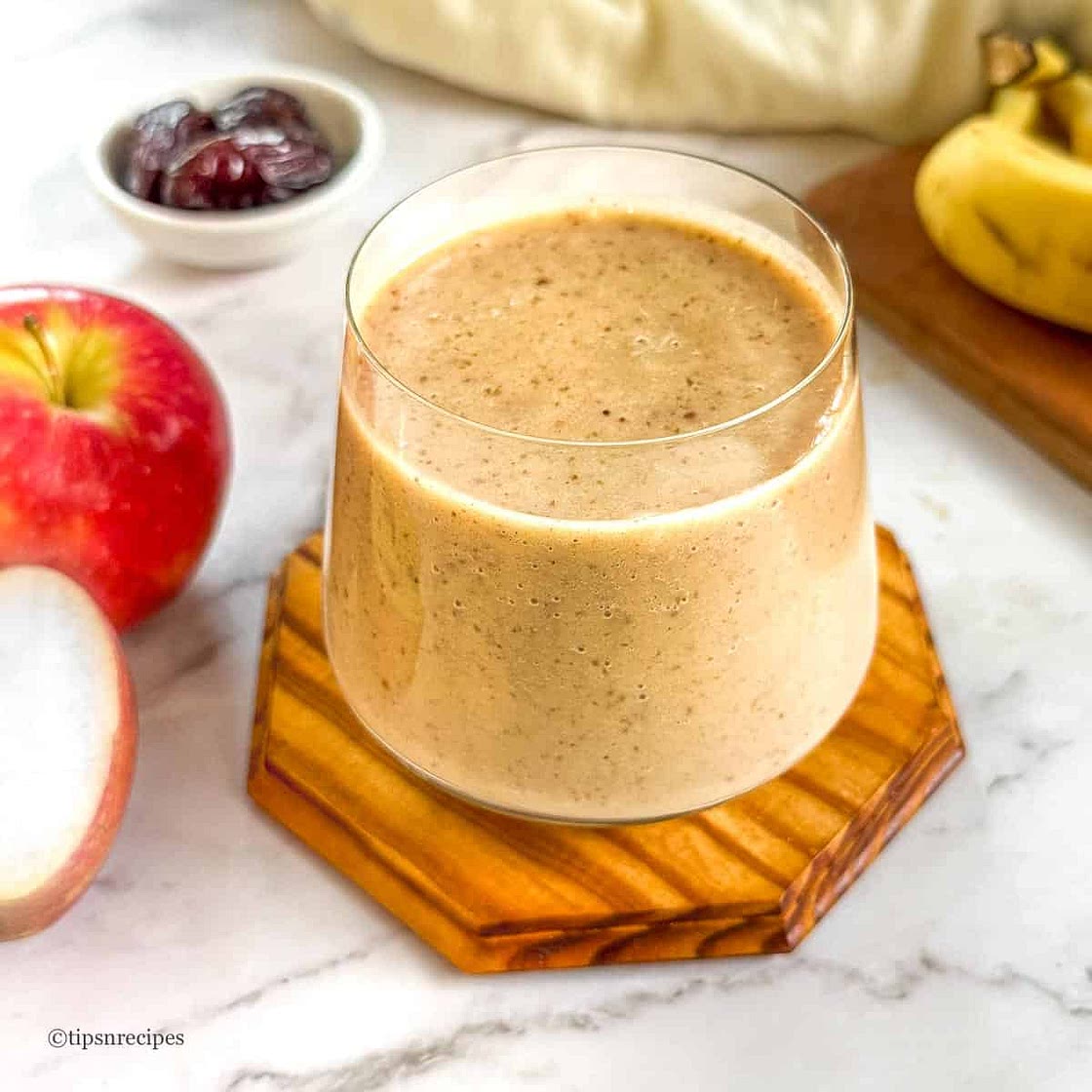 Apple Banana Smoothie with Dates (Naturally Sweet & Creamy)