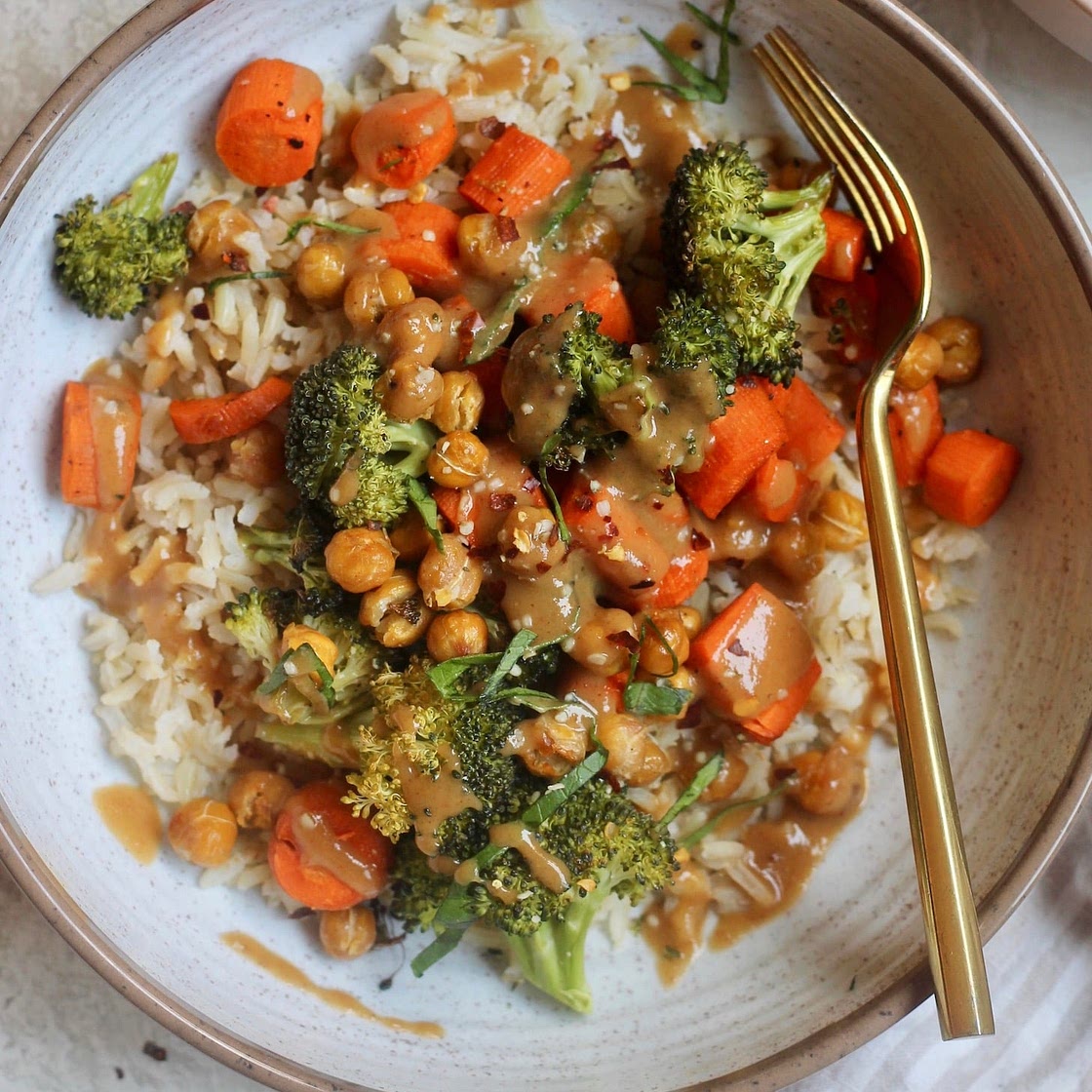 Chickpea Broccoli Buddha Bowl with Peanut Sauce