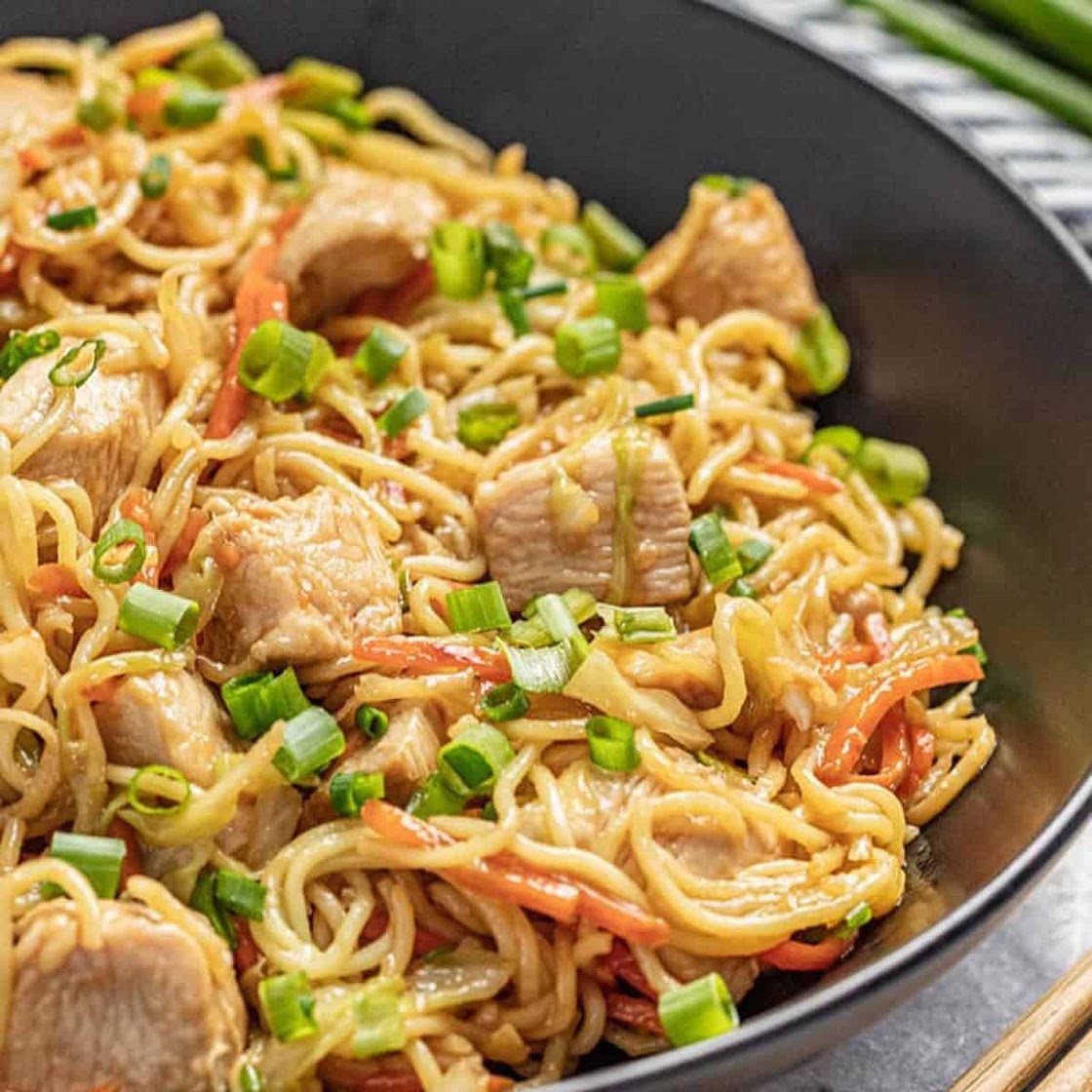 Easy 30 Minute Chicken Chow Mein