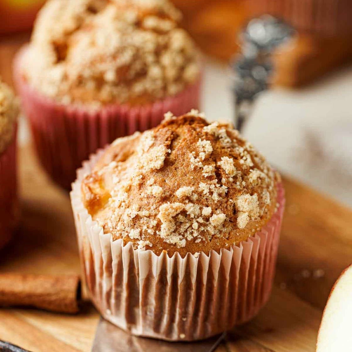 Apple Cinnamon Crumb Muffins