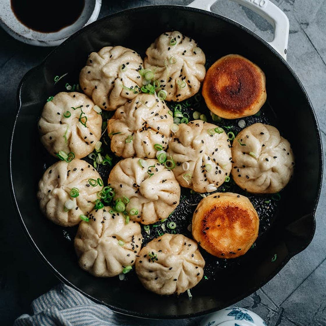 Sheng Jian Bao (生煎包, Shanghai Pan-Fried Pork Buns)