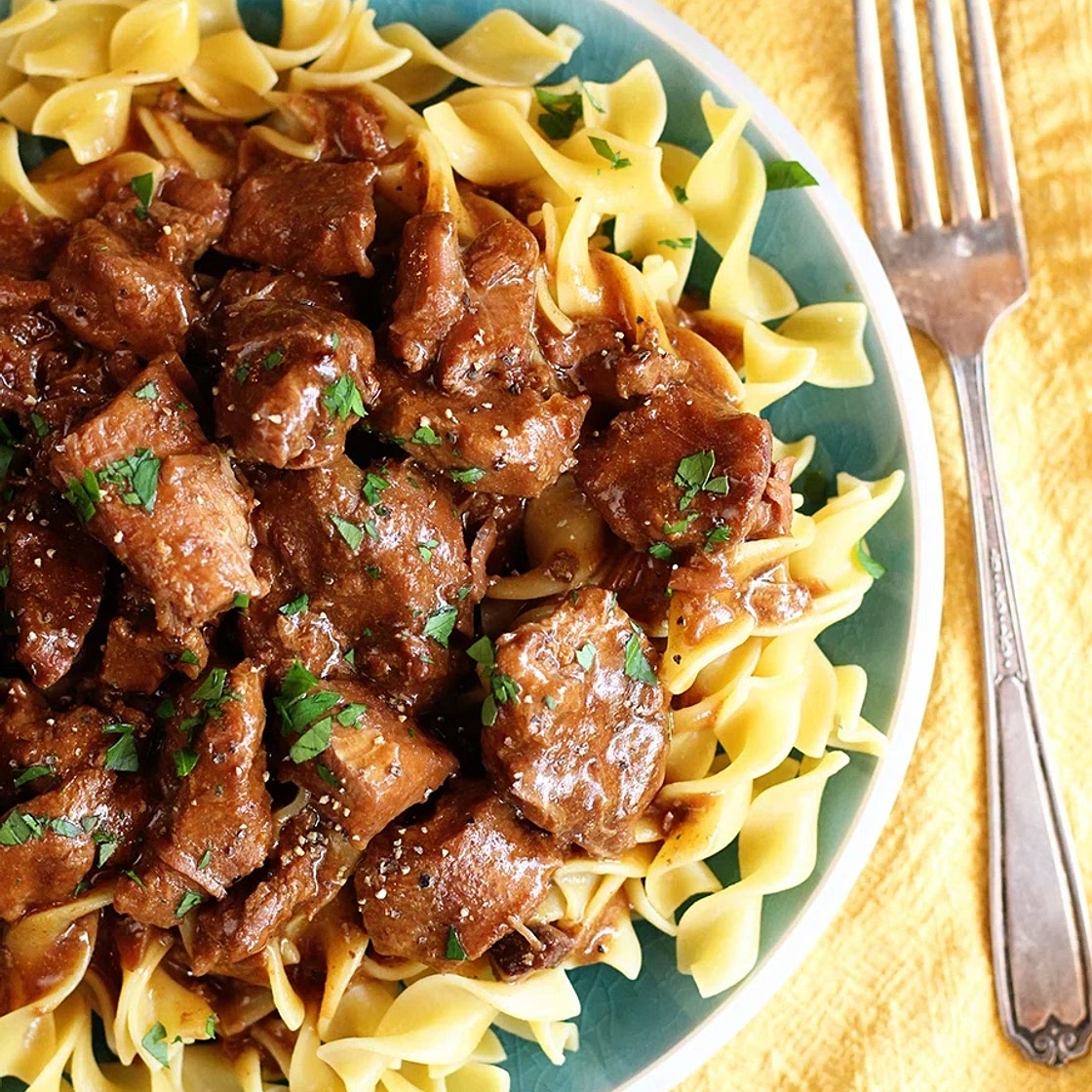 Slow Cooker Beef and Noodles