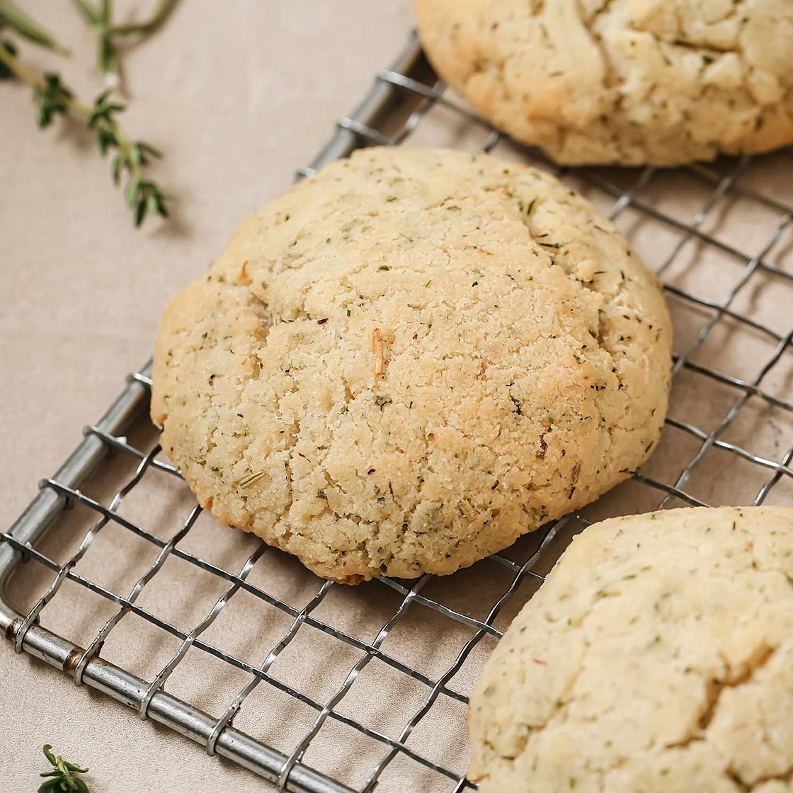 AIP Garlic & Herb Dinner Rolls