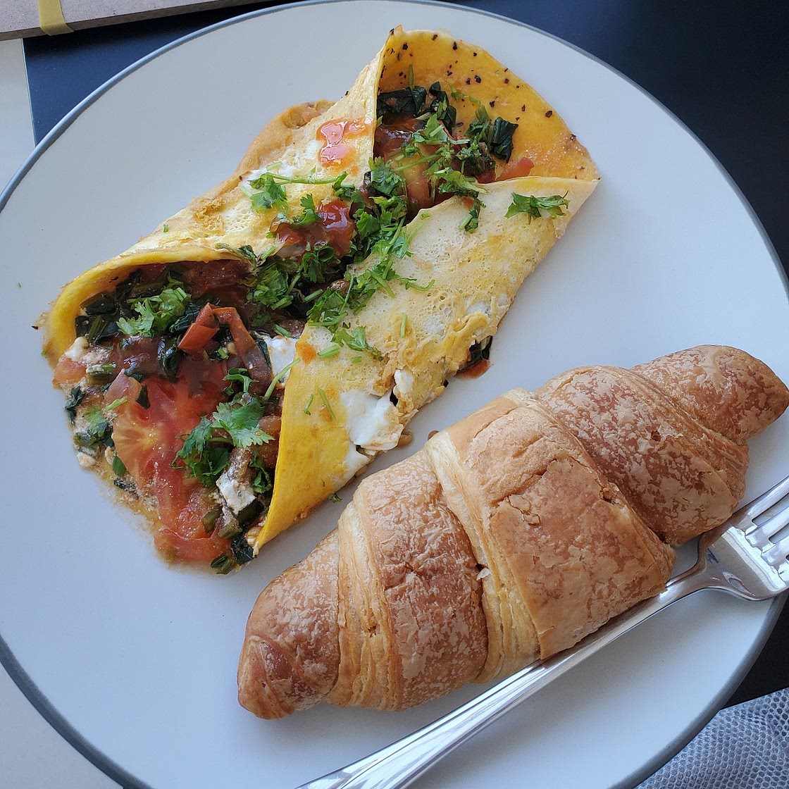 Tomato and Spinach Omelet with Feta