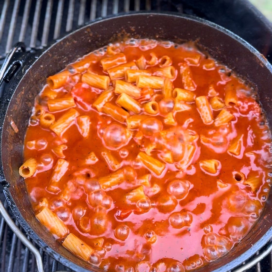 🍅 Dutch-Oven-Pasta „Napoletana pur“ vegetarisch