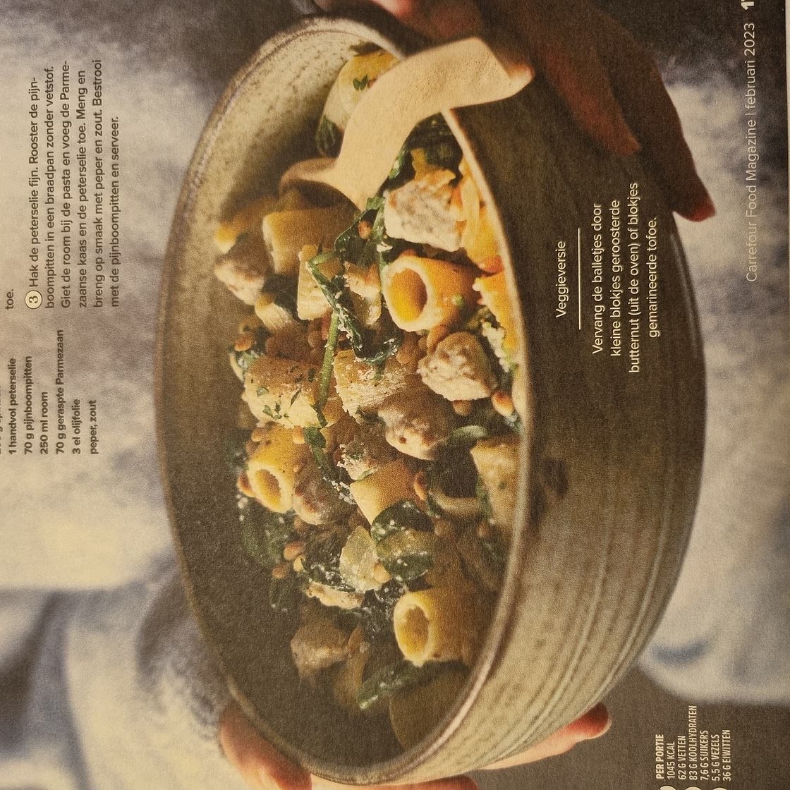 Rigatoni with sausages, spinach and parmezan