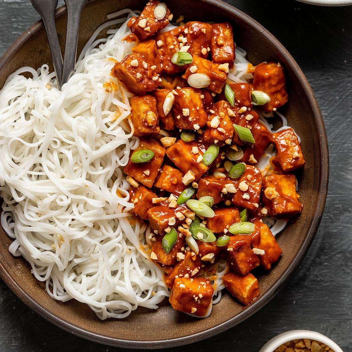 Baked Tofu with Spicy Peanut Sauce