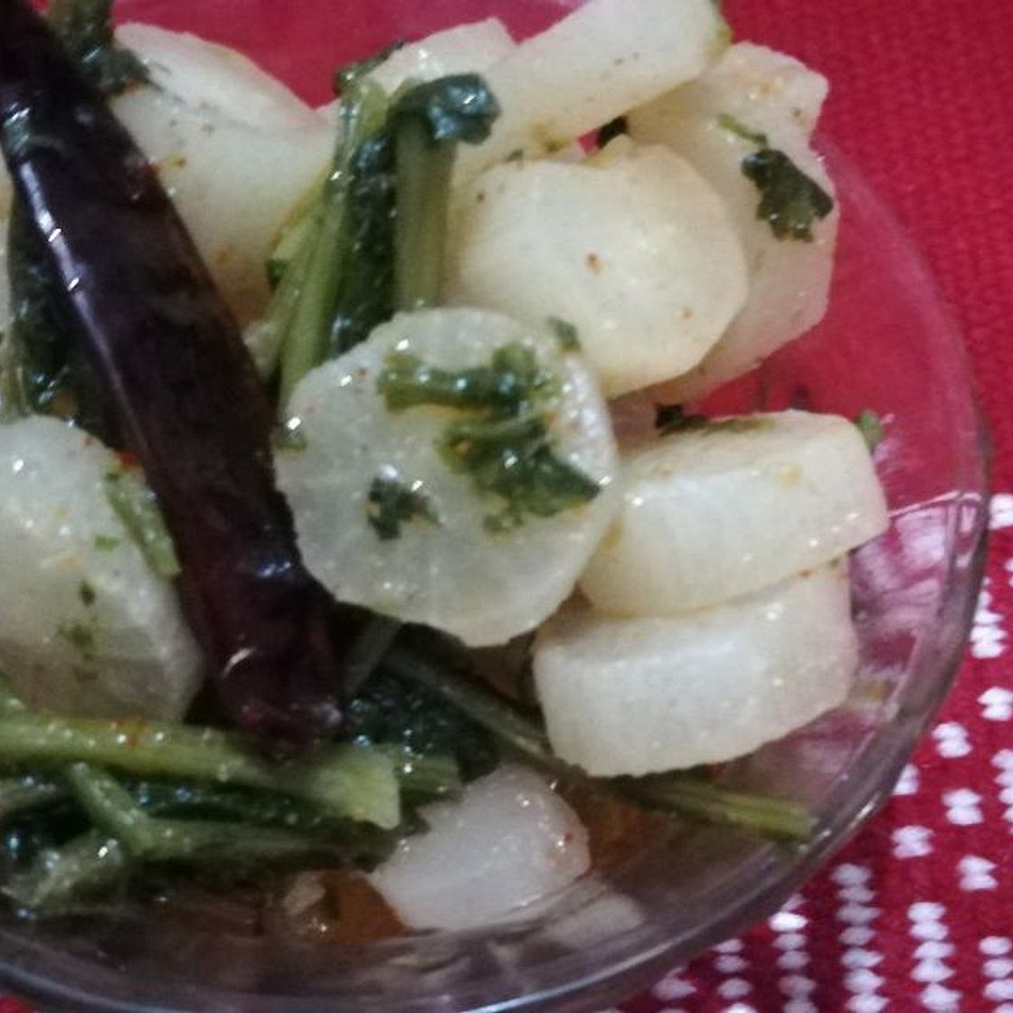 कश्मीरी मूली साग (Kashmiri mooli saag recipe in Hindi)