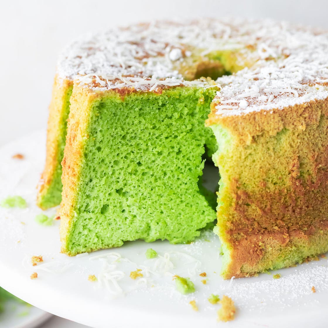 Fluffy Pandan Chiffon Cake (made with pandan leaves)