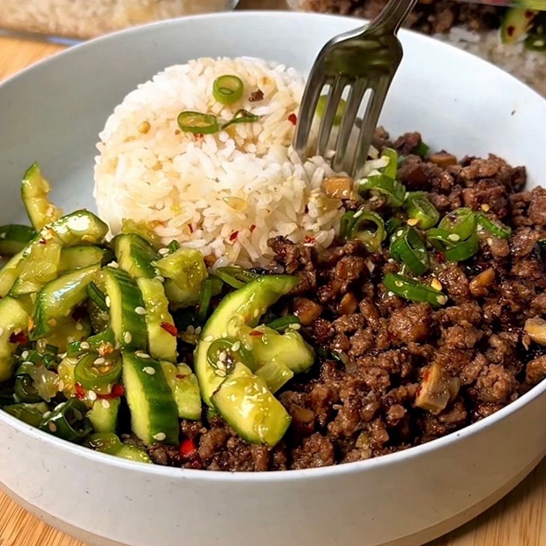 Sticky beef with cucumber salad