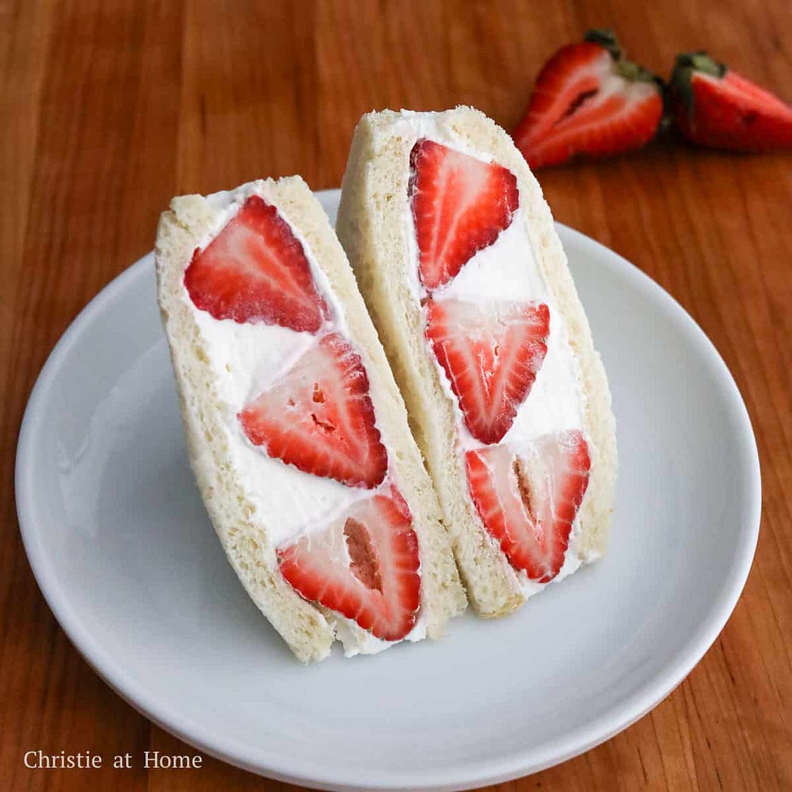 Simple 4-ingredient Strawberry Sando