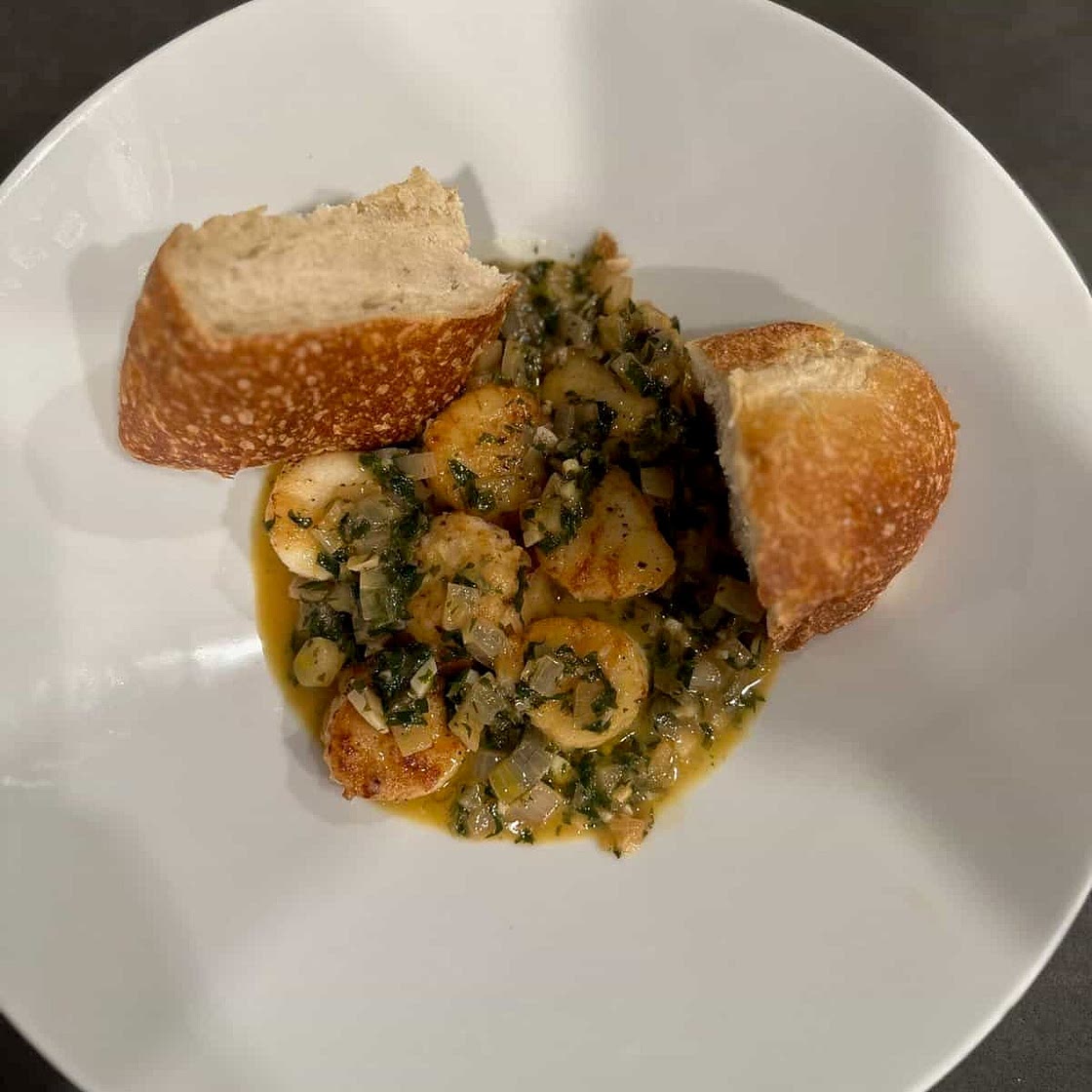 Seared Scallops with White Wine Pan Sauce