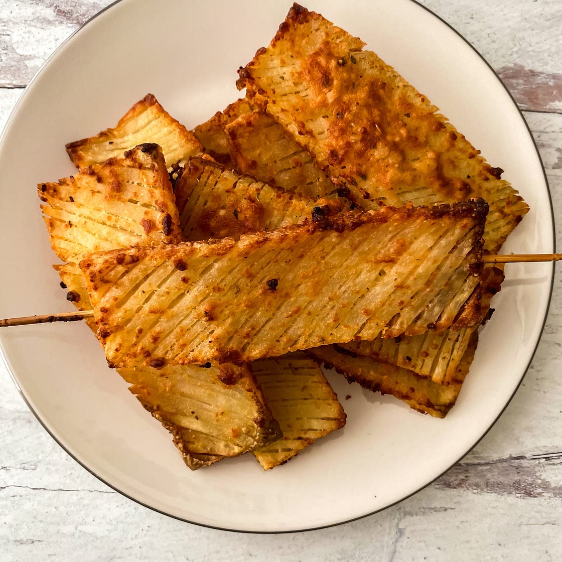 "Accordion" Garlic Parmesan Hasselback Waffle Potatoes
