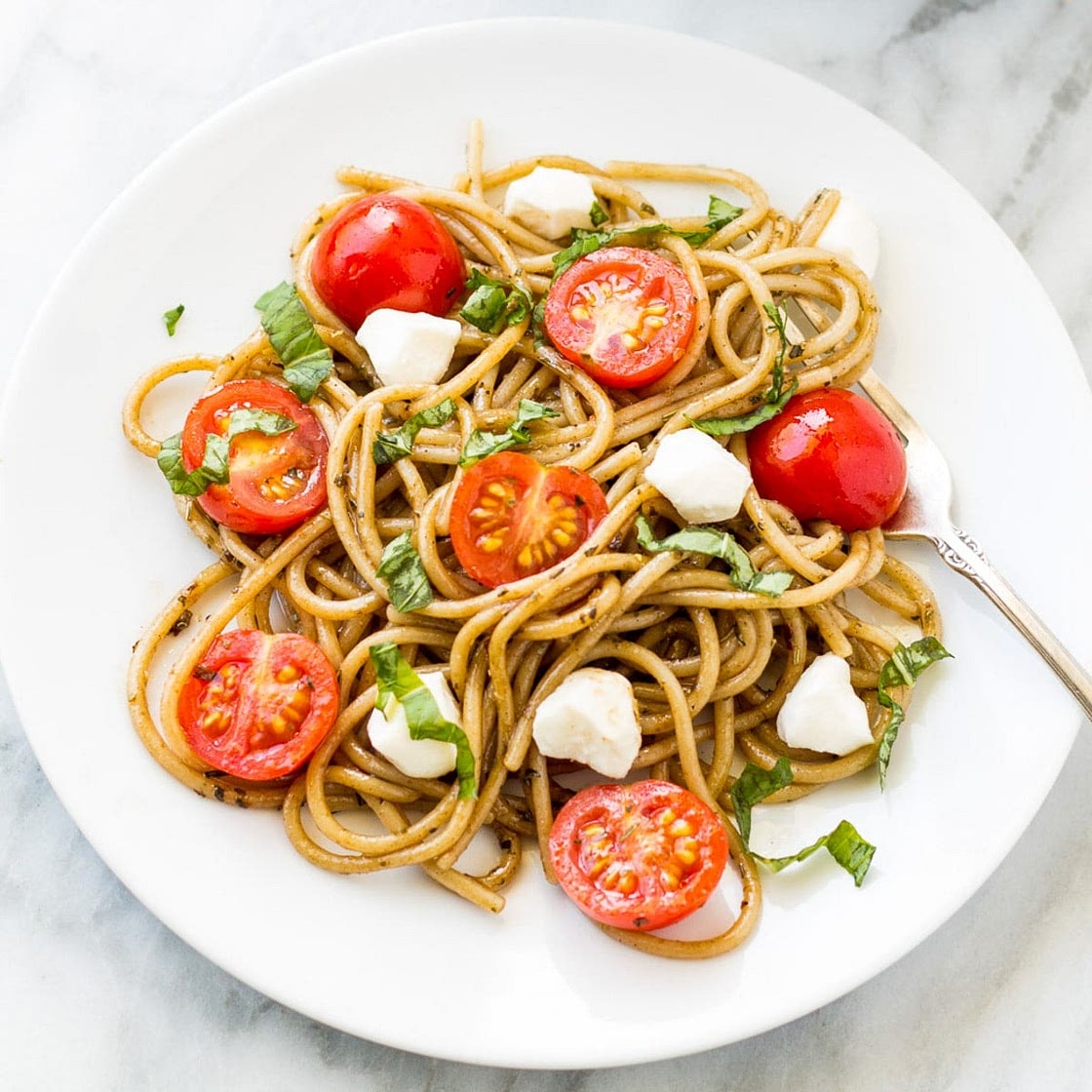 Low FODMAP Caprese Pasta Salad