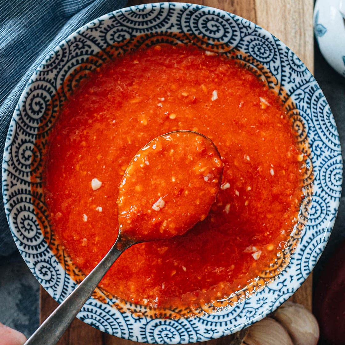 Homemade Chili Garlic Sauce (Huy Fong Brand Copycat)
