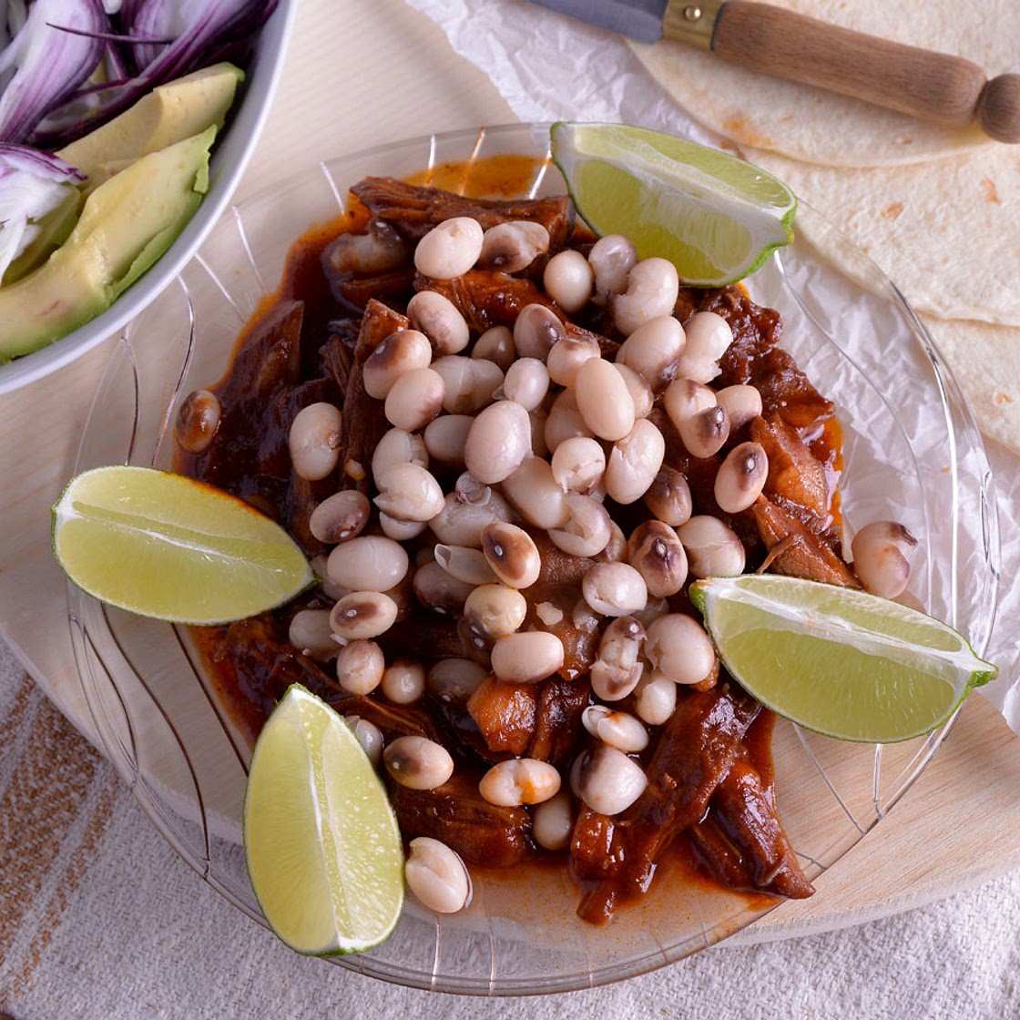 Tacos de cerdo asado con alubia del Pilar