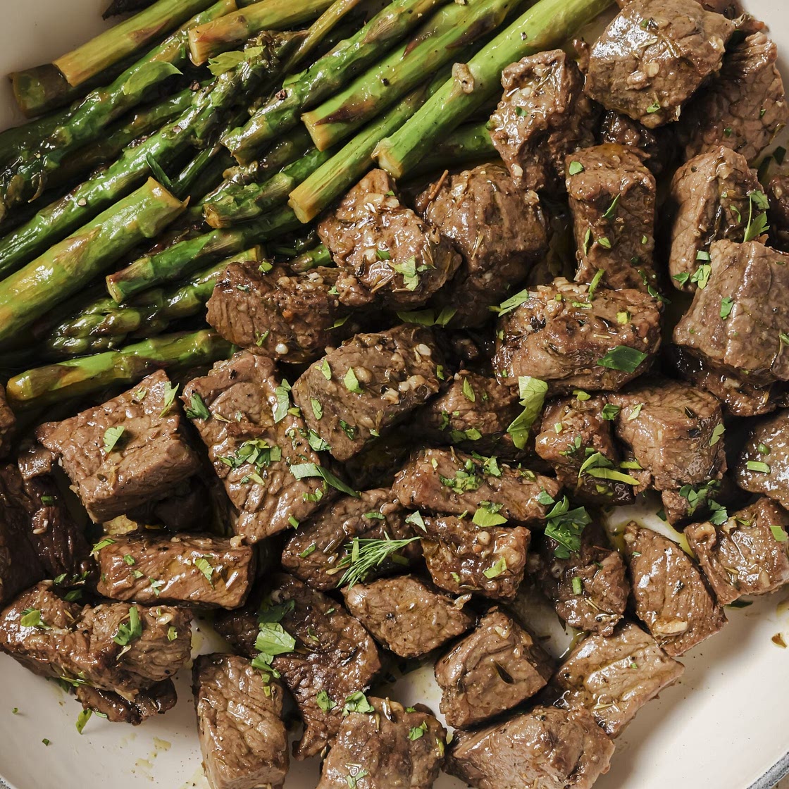 Garlic Balsamic Steak Bites & Asparagus