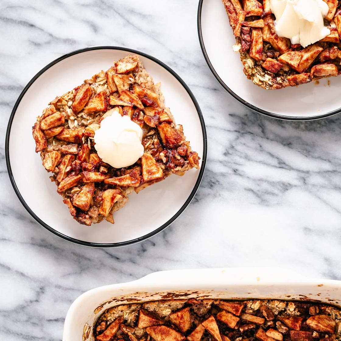 Vegan Apple Pie Baked Oatmeal