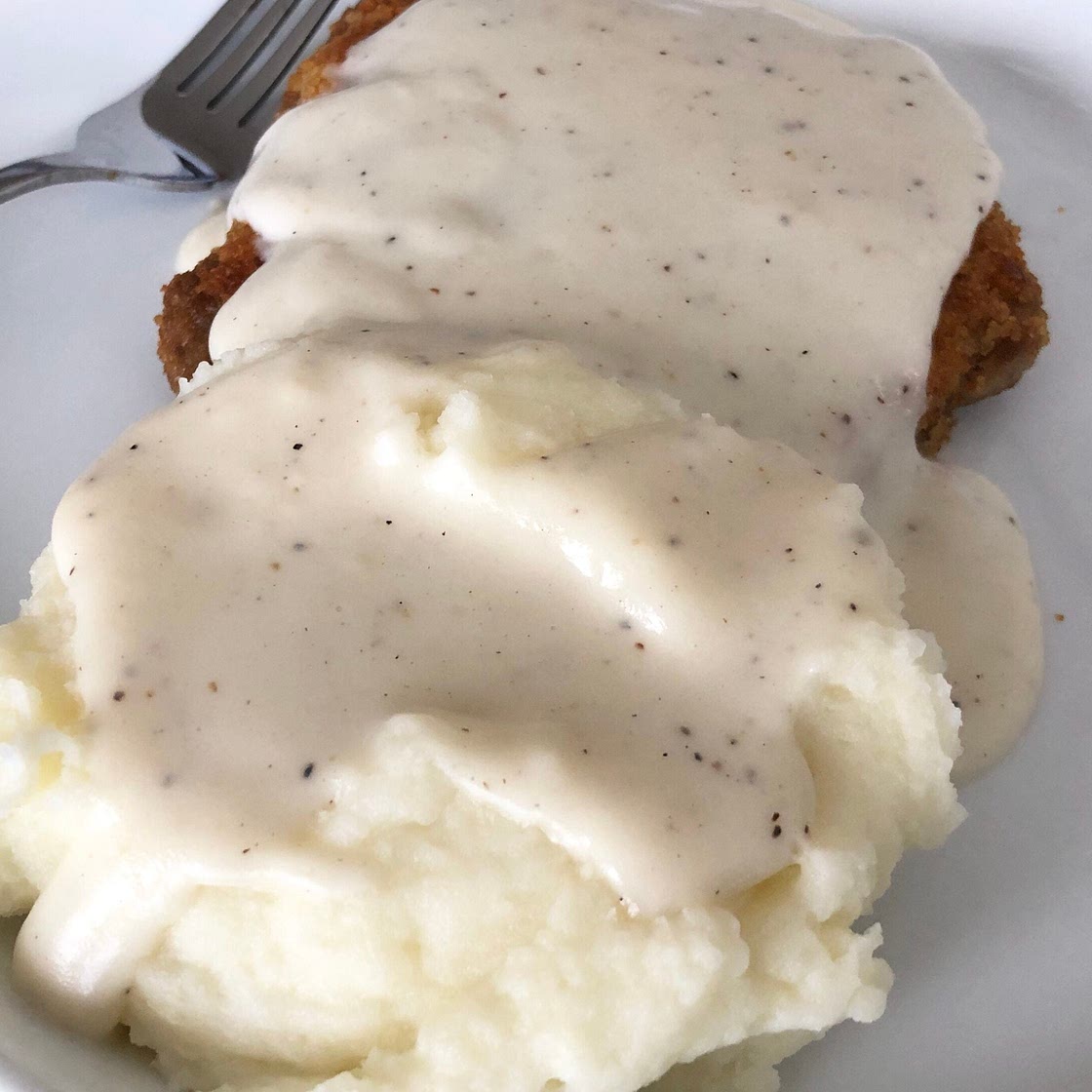 Easy White Country Gravy