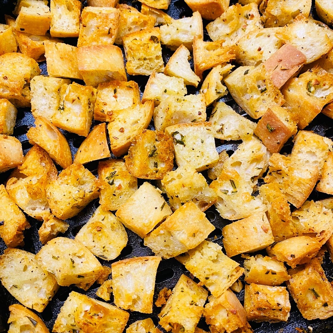 Air Fryer Garlic Herb Croutons