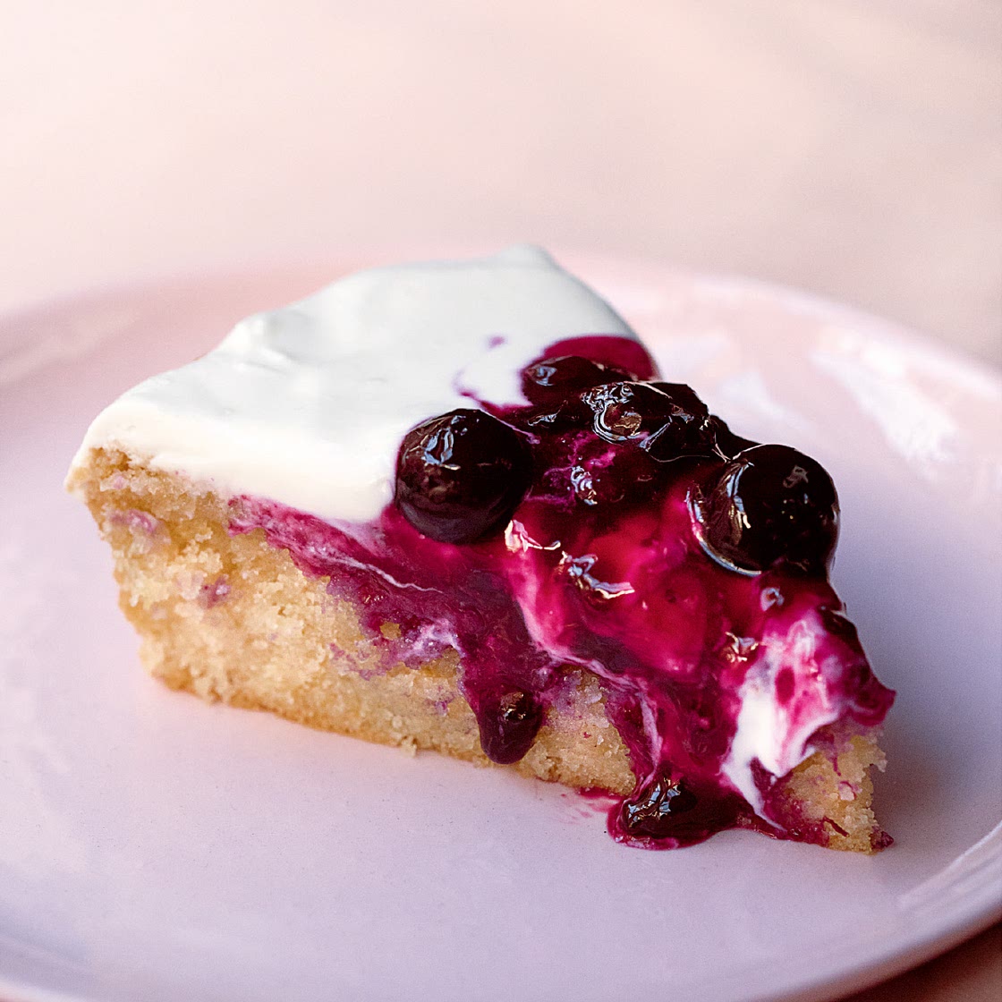 Lemon Tendercake with Blueberry Compote