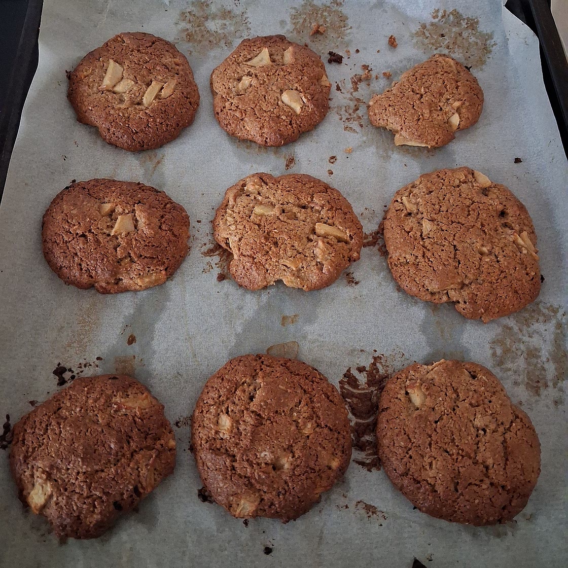 Apple Cinnamon Oatmeal Cookies