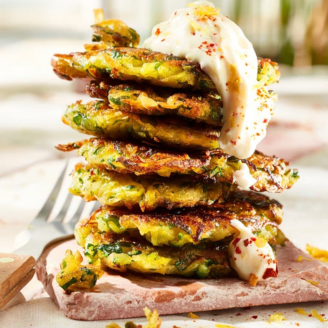 Zucchini-Puffer mit Zitronen-Dip