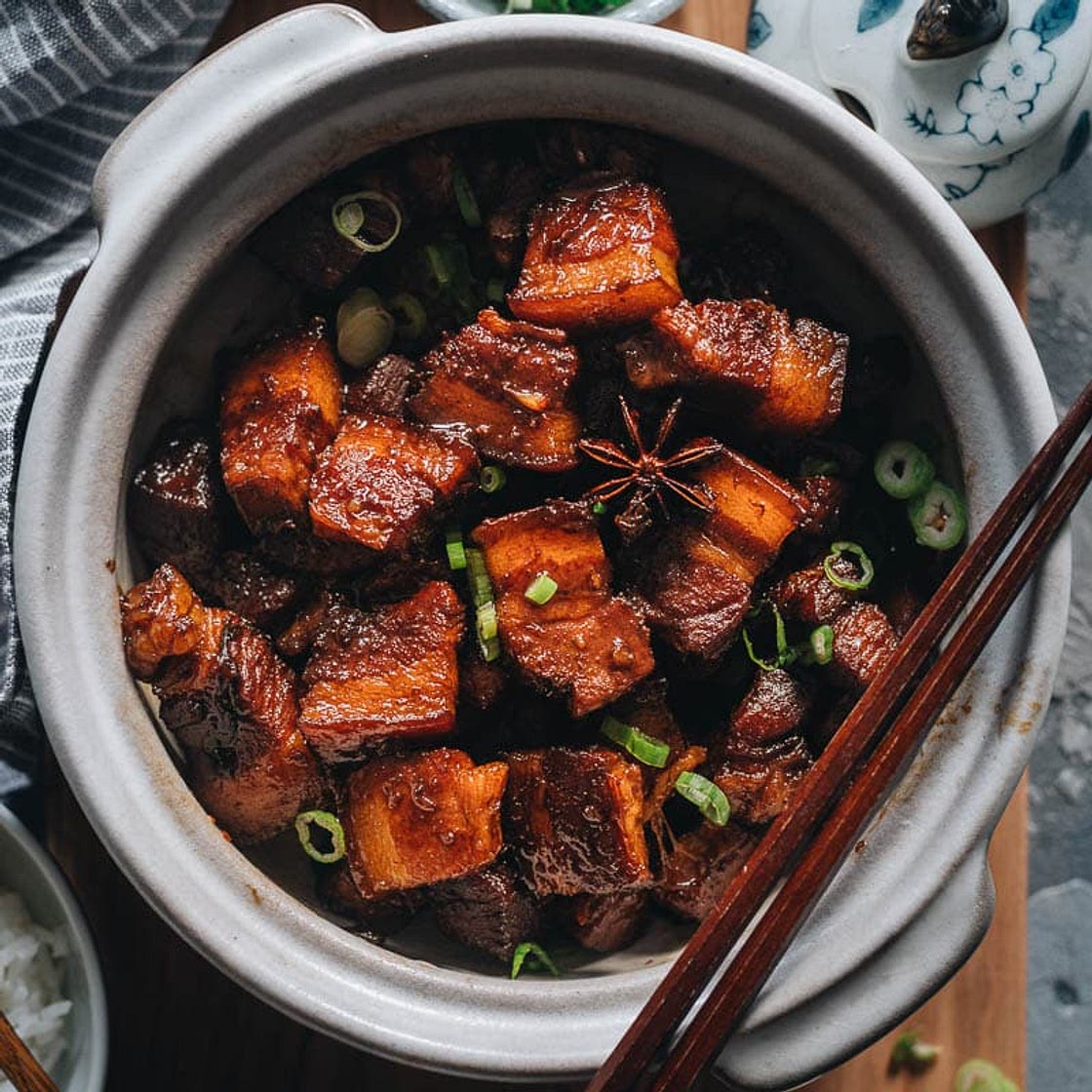 Hong Shao Rou (Red Braised Pork, 红烧肉)