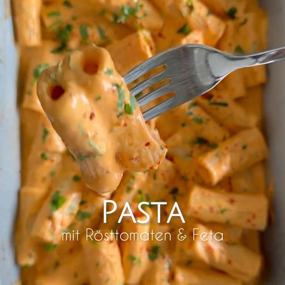 Pasta mit Rösttomaten mit cremiger Feta-Soße