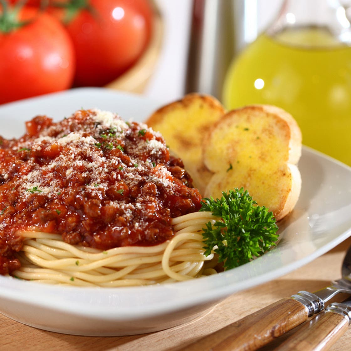 Macarrão ao molho especial de manjericão e orégano