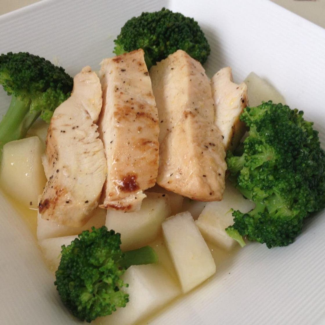 Receta de Ensalada de pollo, brócoli y pera