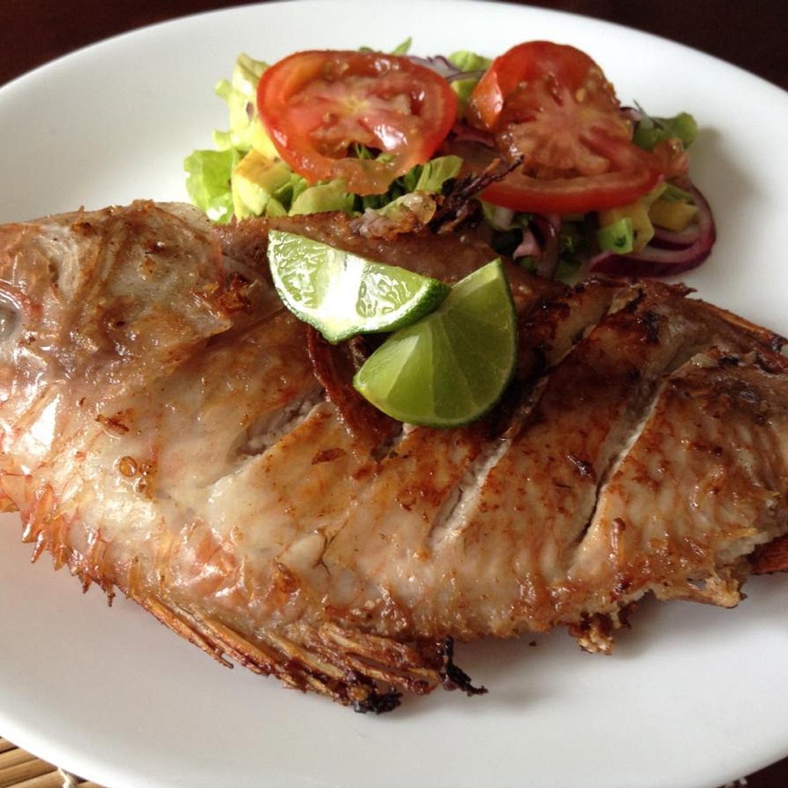 Receta de Mojarra frita con ensalada