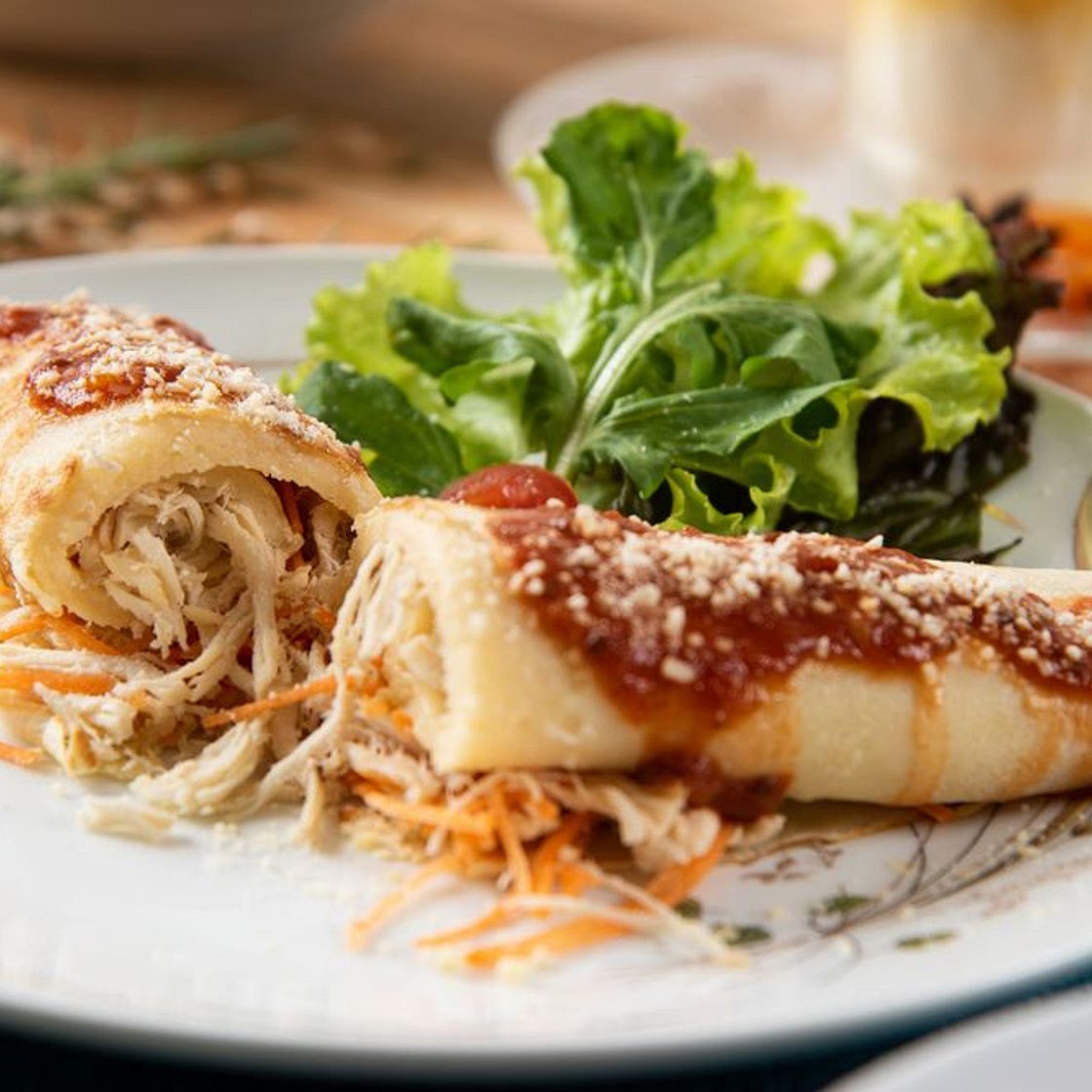 Panqueca de frango desfiado