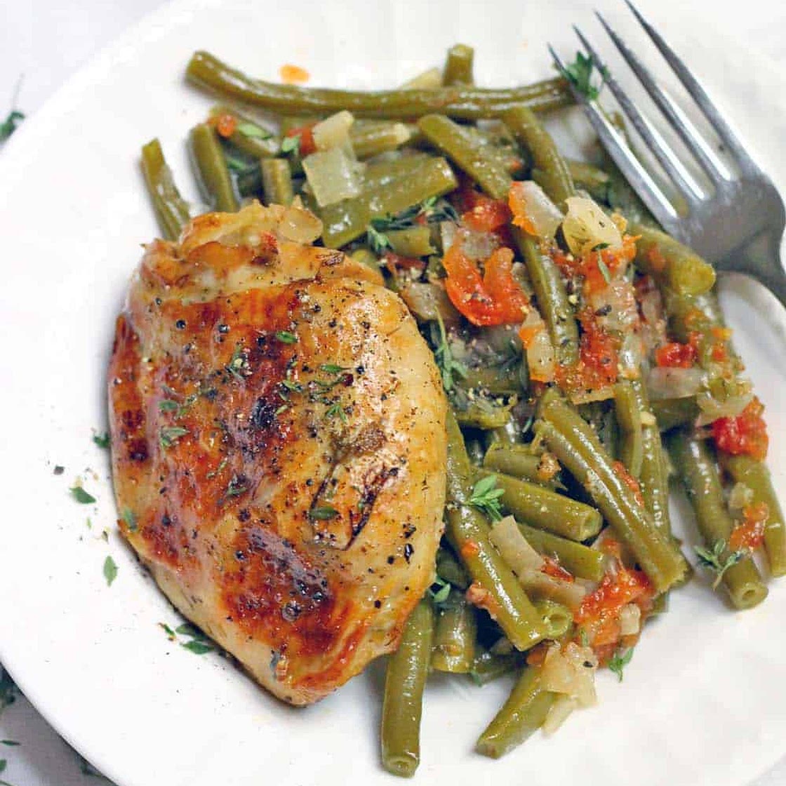 Slow Cooker Greek-Style Green Beans and Chicken Thighs