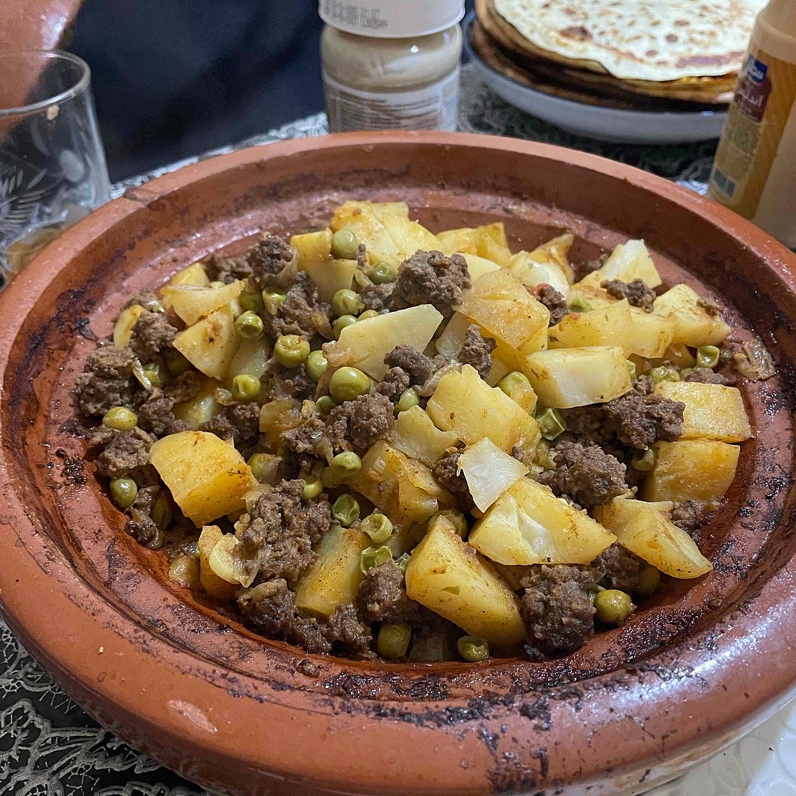 Tajine de viande hachée, petits pois et pommes de terre