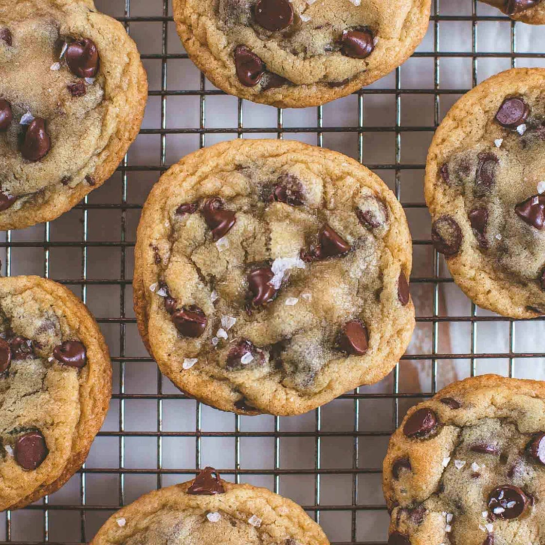 Crispy and Chewy Chocolate Chip Cookies
