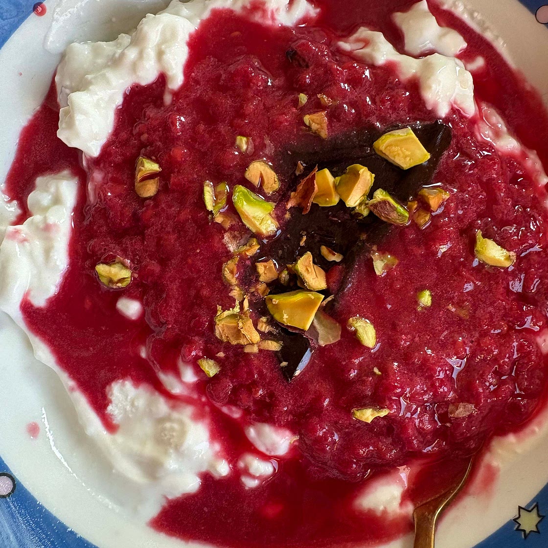 Berry breakfast bowl