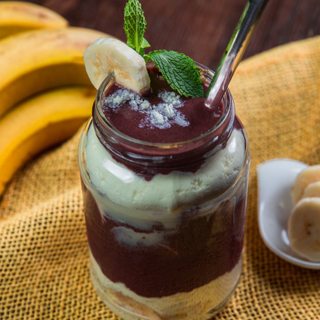 Açaí em camadas no copo