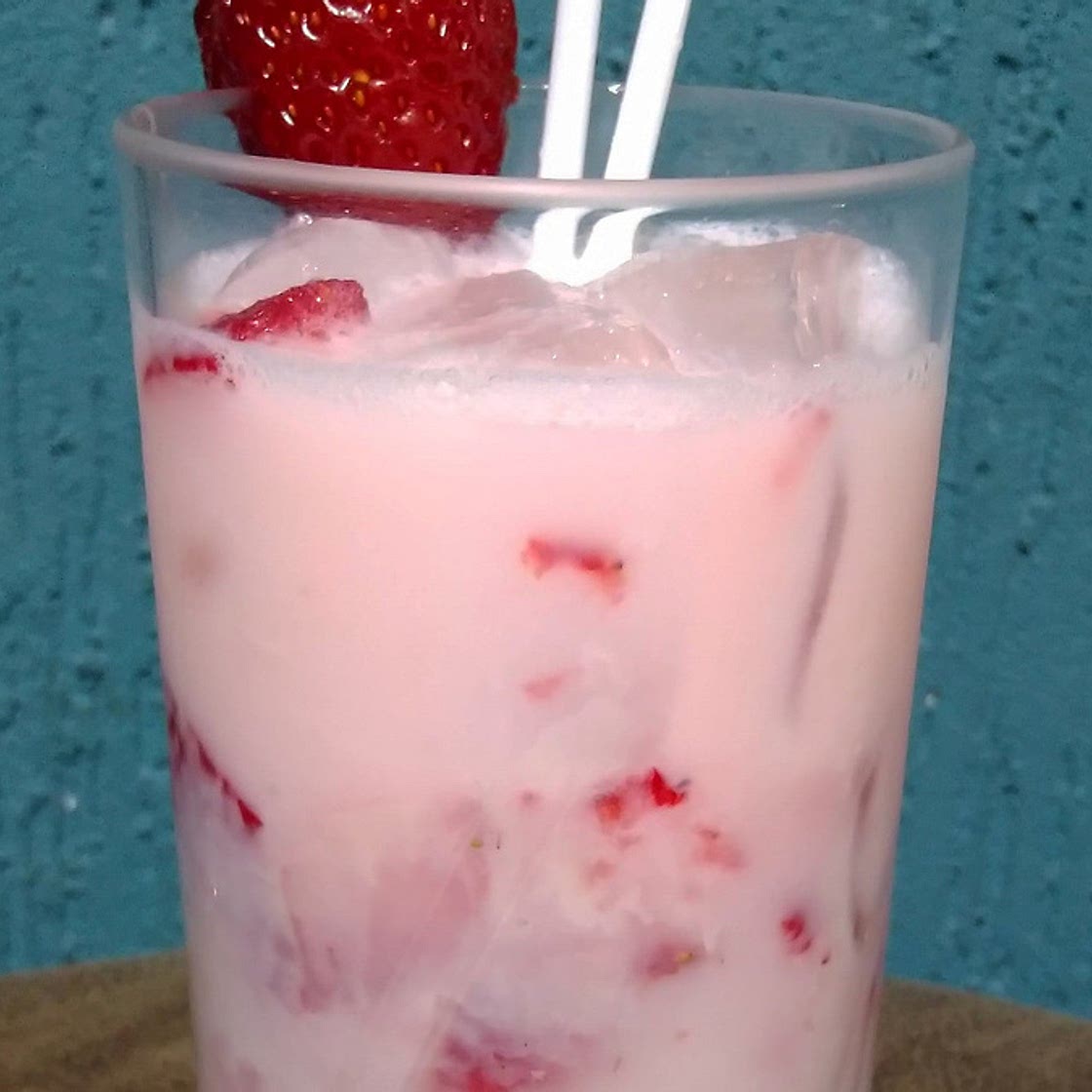 Caipifruta de morango (sem álcool)
