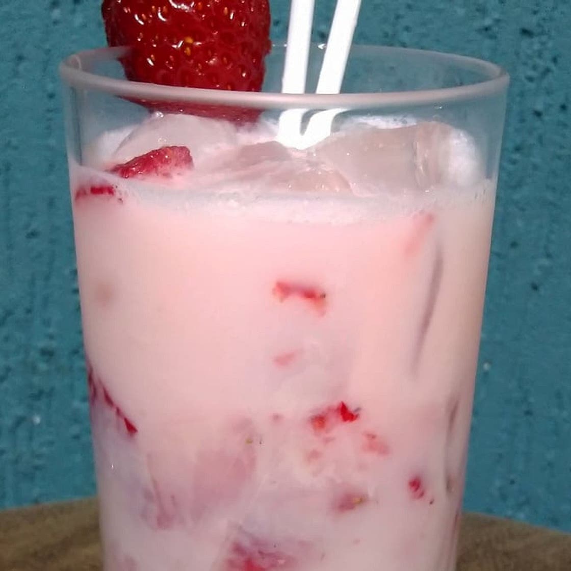 Caipifruta de morango (sem álcool)