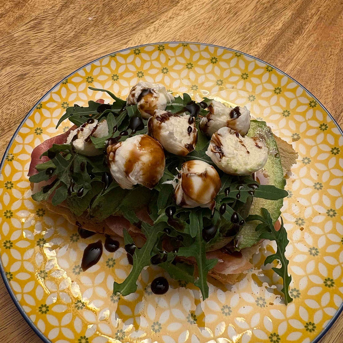 Arugula bocconcini toast