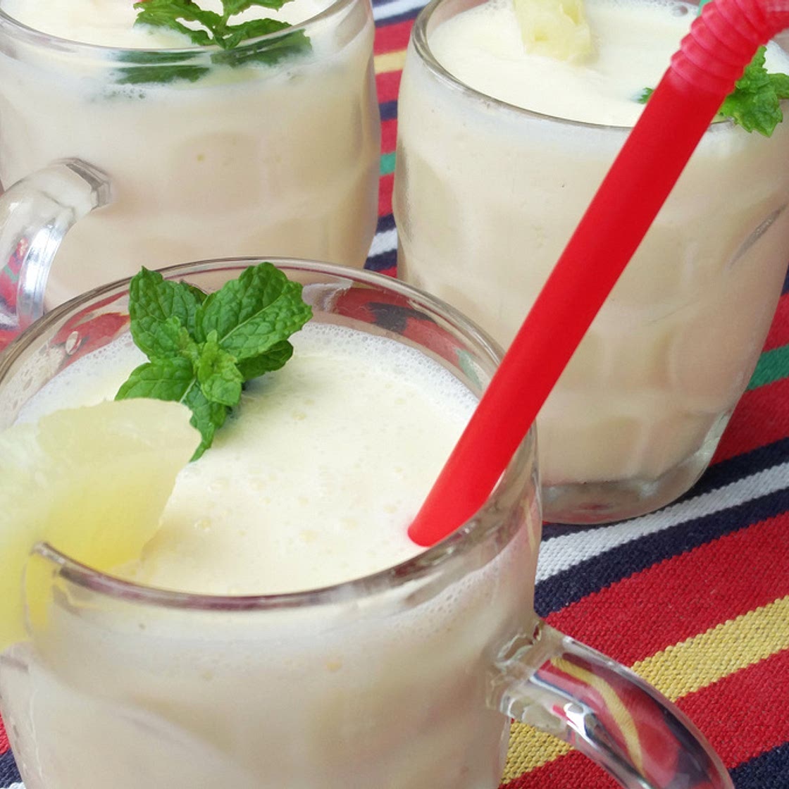 Coquetel de abacaxi com espumante