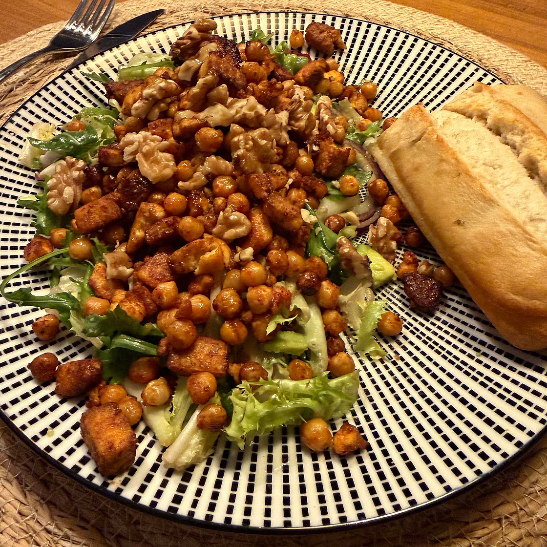 Salat-Mix mit Tofu & Kichererbsen