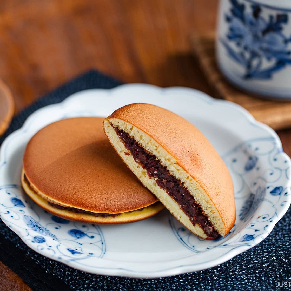 Dorayaki (Japanese Red Bean Pancake)
