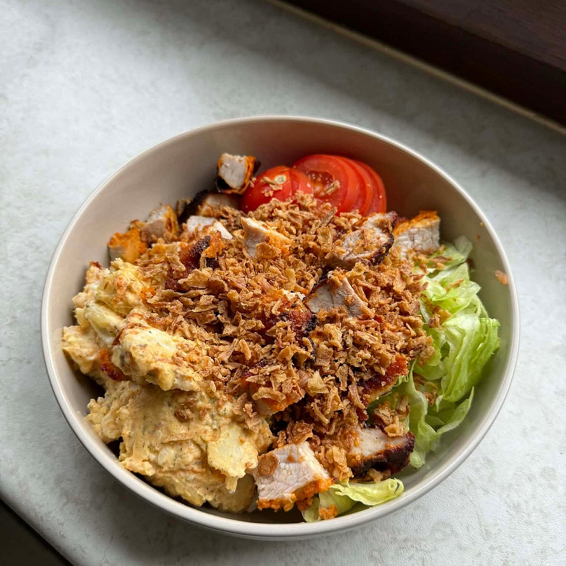 Schnitzel salad bowl